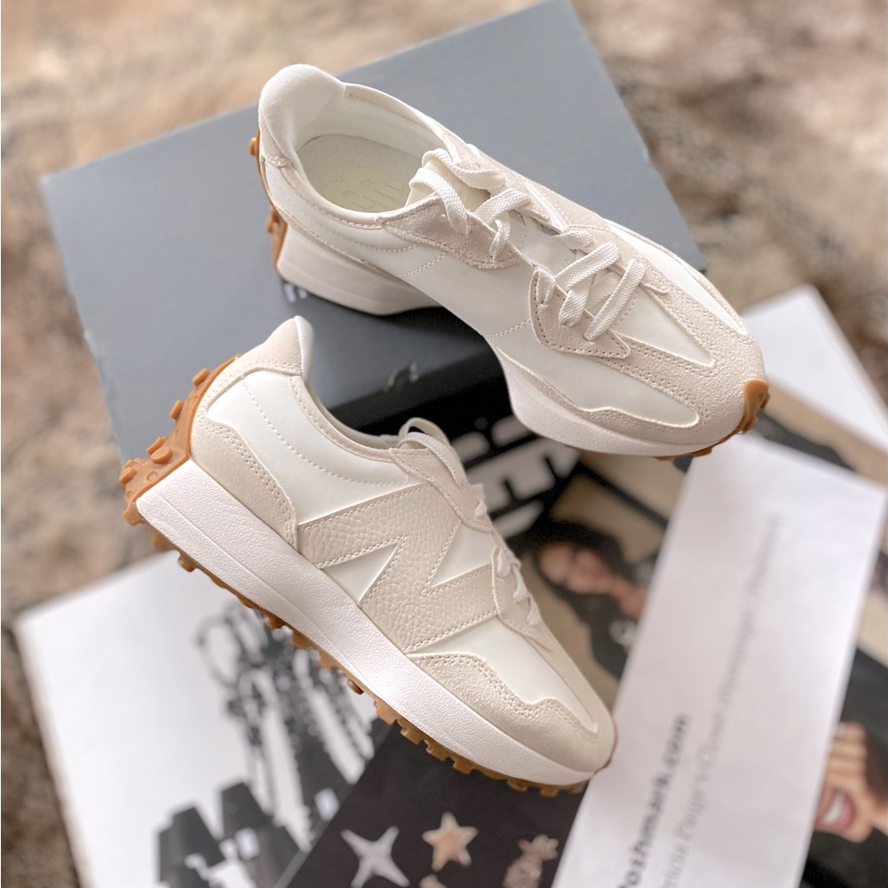 New Balance 327 Sneakers - Picture 2 of 13